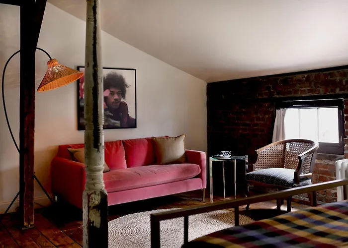Kingston Carriage House
